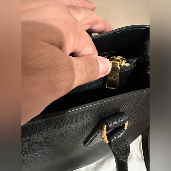 PRADA Medium Galleria Saffiano leather bag - Picture 6 of 16